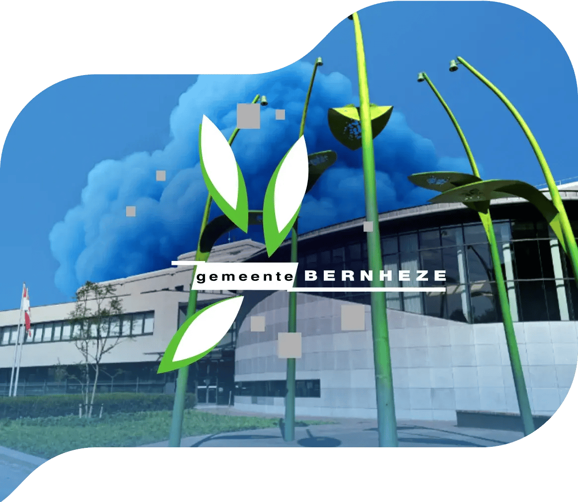Het gemeentehuis van Bernheze in Heesch met het logo van de gemeente