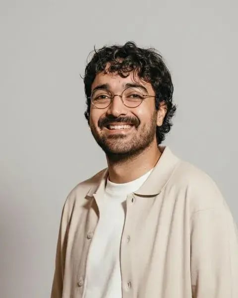 Portret van Umut Evren